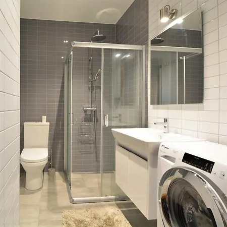 Modern Near The Bus Station And The Airport Appartement Tallinn