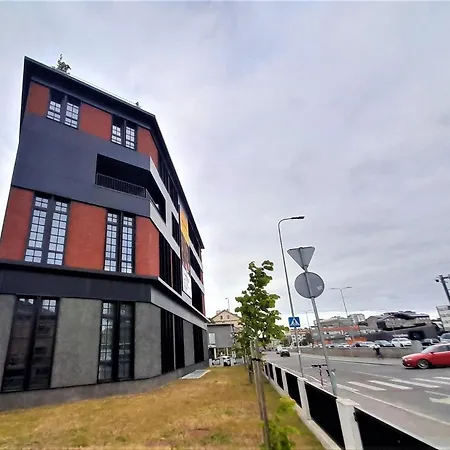 Modern Near The Bus Station And The Airport アパート *